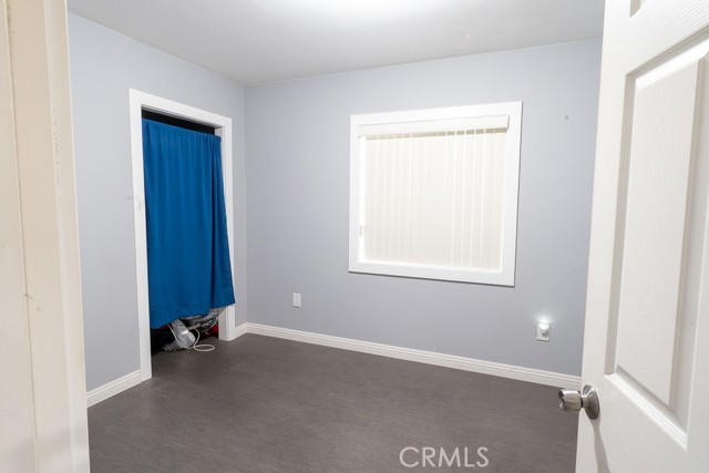 Detail Gallery Image 4 of 11 For 431 W 81st St, Los Angeles,  CA 90003 - 7 Beds | 3 Baths