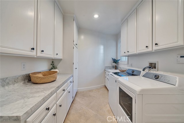 5451 Newcastle Lane, Calabasas CA: https://media.crmls.org/medias/80fcac66-c2d8-4f45-bde4-733b4ecfbe34.jpg