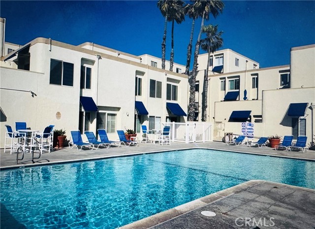 Detail Gallery Image 11 of 25 For 711 Pacific Coast #330,  Huntington Beach,  CA 92648 - 3 Beds | 2 Baths