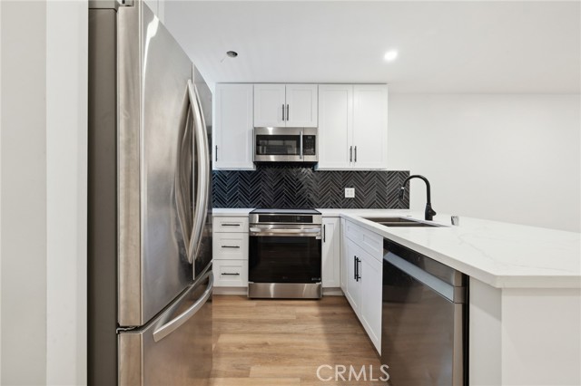 17000 Burbank Boulevard, Encino CA: https://media.crmls.org/medias/80fe23be-bf77-44e5-937c-f953d6ce7050.jpg