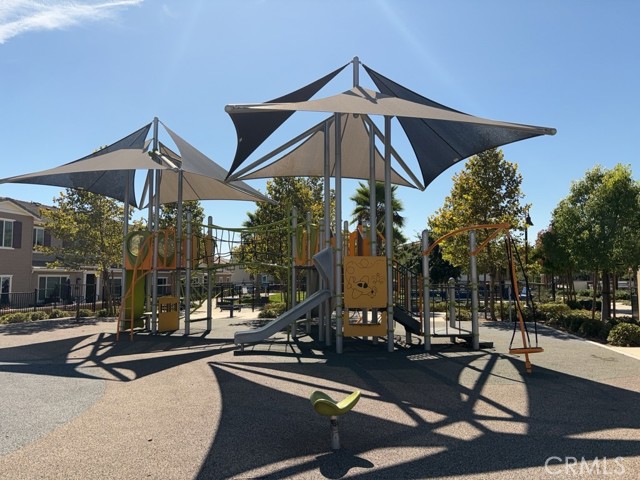 15992 Jaime Lane, Fontana CA: https://media.crmls.org/medias/80fe8cd0-9afa-4021-8839-fcab792a2ca5.jpg