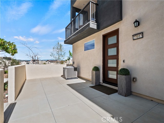 Detail Gallery Image 3 of 43 For 27013 Hummingbird Ln, Valencia,  CA 91381 - 3 Beds | 3 Baths