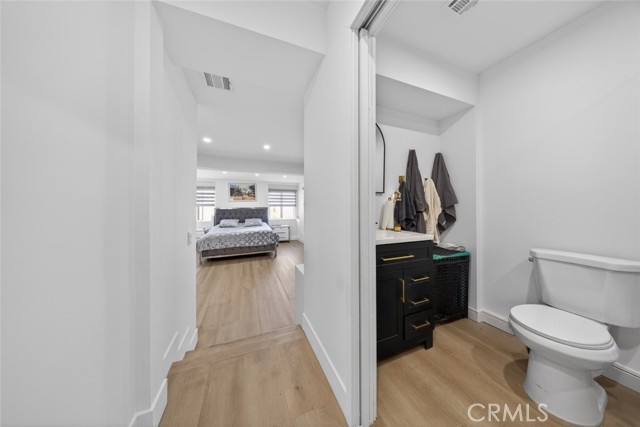 Detail Gallery Image 24 of 33 For 17007 Bassett St, Van Nuys,  CA 91406 - 4 Beds | 2 Baths