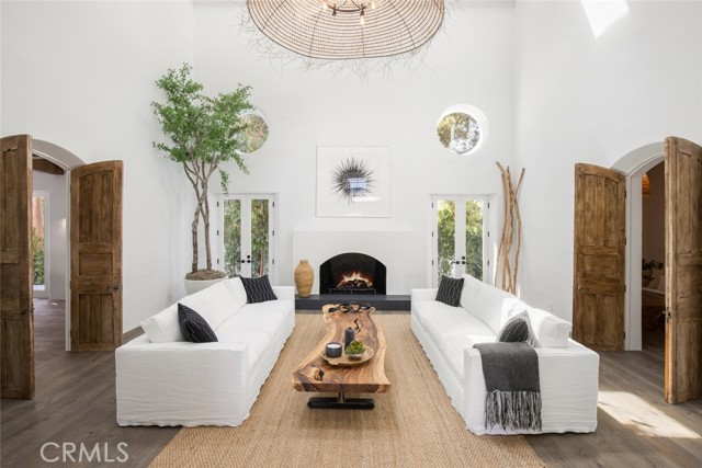 27405 Pacific Coast Highway, Malibu CA: https://media.crmls.org/medias/80ff1681-f763-4c26-b072-8ef902b063d2.jpg