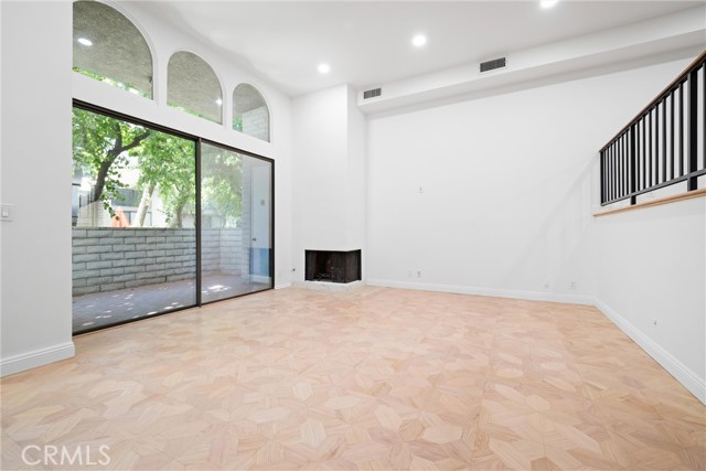 5335 White Oak Avenue, Encino CA: https://media.crmls.org/medias/80ff7f0f-c9cc-4f58-a78a-6679f8952e40.jpg