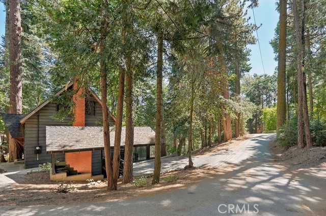 813 Poe Court, Lake Arrowhead, CA 92352