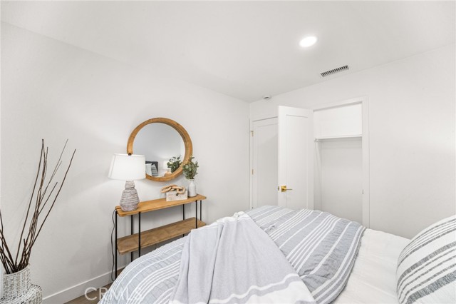 2124 W Flower Avenue, Fullerton CA: https://media.crmls.org/medias/8100f427-d683-42da-9fc2-22df3bfe092c.jpg