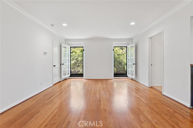 11053 Strathmore Drive, Westwood - Century City CA: https://media.crmls.org/medias/810114c1-cfbf-4d2d-9849-2772a322d43b.jpg
