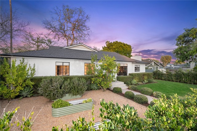 Detail Gallery Image 2 of 51 For 206 Del Mar Ave, Costa Mesa,  CA 92627 - 4 Beds | 2 Baths