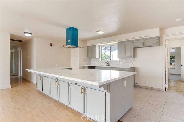 Detail Gallery Image 12 of 39 For 2738 S Fairway Ct, Visalia,  CA 93277 - 3 Beds | 2/1 Baths