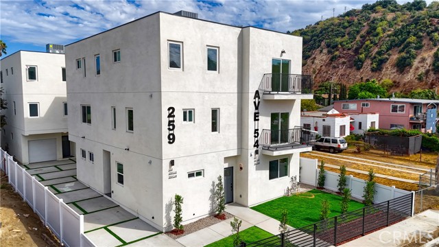 Detail Gallery Image 2 of 17 For 257 S Avenue 54 #1/2,  Los Angeles,  CA 90042 - 2 Beds | 2/1 Baths