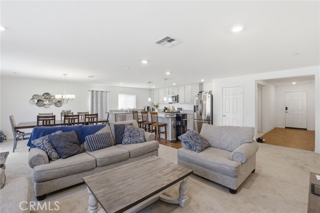 Detail Gallery Image 15 of 42 For 2113 E Donatello St, Lancaster,  CA 93535 - 3 Beds | 2 Baths