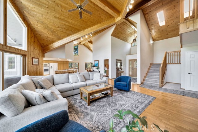 Detail Gallery Image 11 of 61 For 40034 Lakeview Dr, Big Bear Lake,  CA 92315 - 4 Beds | 3/1 Baths