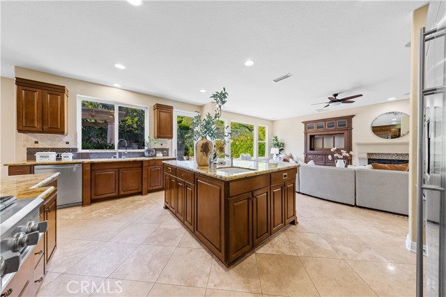 27684 Manor Hill Road, Laguna Niguel CA: https://media.crmls.org/medias/810286f1-bfaa-4e4a-a6c2-ae7753a73bc1.jpg