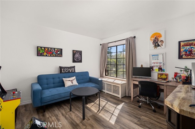 15454 Raymond, Fontana CA: https://media.crmls.org/medias/81045476-87ff-4725-82cb-81daf876ae8c.jpg