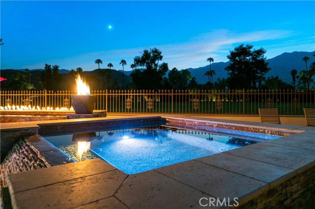 Detail Gallery Image 3 of 42 For 2081 S Bobolink Ln, Palm Springs,  CA 92264 - 5 Beds | 5 Baths