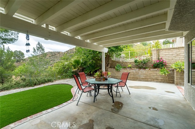 21714 Agajanian Lane, Saugus CA: https://media.crmls.org/medias/81052c3d-00ee-46ec-80f5-21c620e65724.jpg