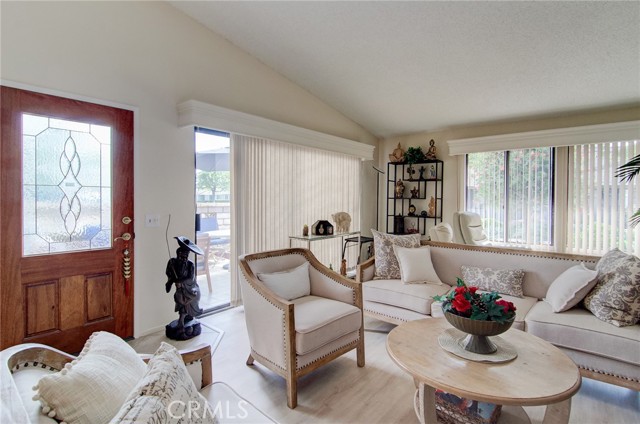 Detail Gallery Image 10 of 27 For 8565 Larkhall Cir 802c,  Huntington Beach,  CA 92646 - 2 Beds | 2 Baths