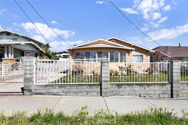 Detail Gallery Image 2 of 25 For 1318 N Alexandria Ave, Los Angeles,  CA 90027 - 3 Beds | 2 Baths