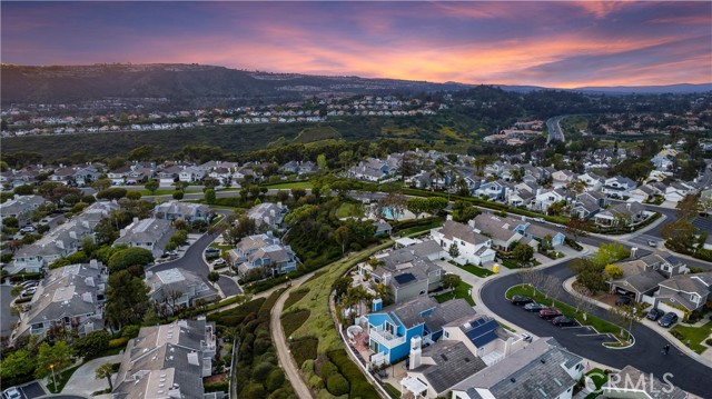 12 Haverhill Road, Laguna Niguel CA: https://media.crmls.org/medias/8107aaea-baf4-47d8-92d7-ab2948b45ac2.jpg