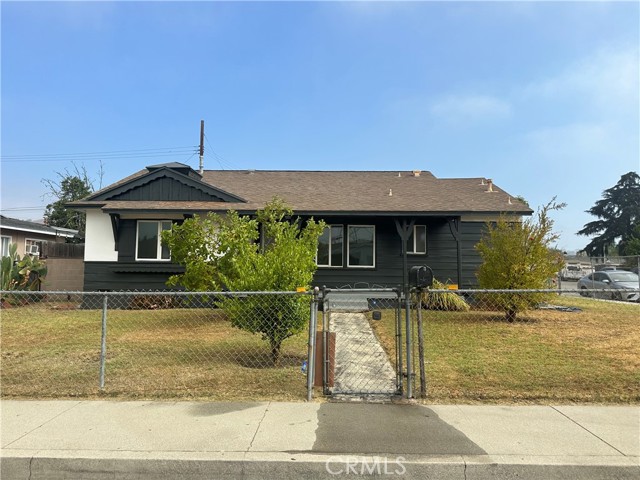 Detail Gallery Image 1 of 15 For 2311 Laurel Ave, Pomona,  CA 91768 - 3 Beds | 2 Baths