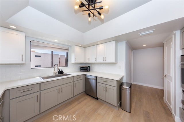 Detail Gallery Image 11 of 20 For 635 E Elmwood Ave #201,  Burbank,  CA 91501 - 3 Beds | 2 Baths