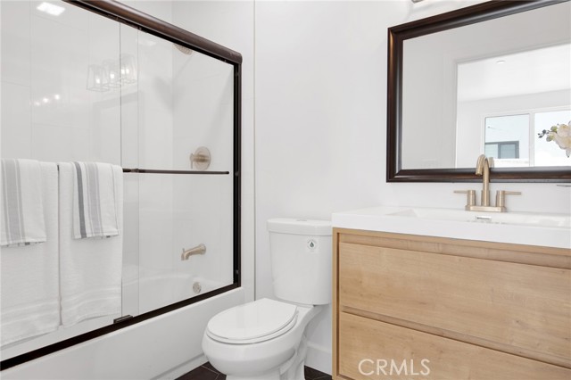 Detail Gallery Image 17 of 27 For 3416 11th, Los Angeles,  CA 90018 - 4 Beds | 3 Baths