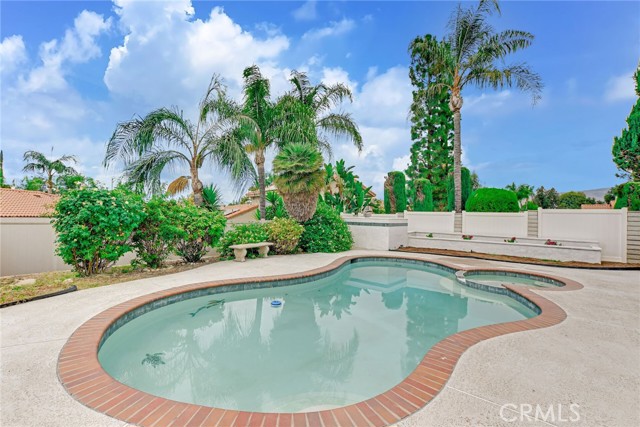 941 Kensington Drive, Redlands CA: https://media.crmls.org/medias/8109435a-a224-406a-b285-26953bf34289.jpg