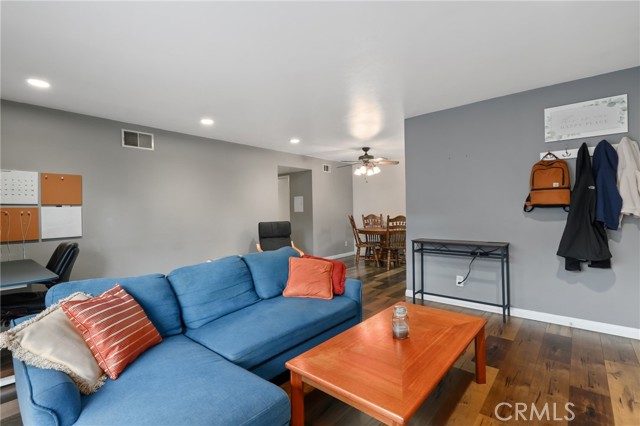 Detail Gallery Image 3 of 26 For 1094 Cabrillo Park a,  Santa Ana,  CA 92701 - 2 Beds | 1/1 Baths