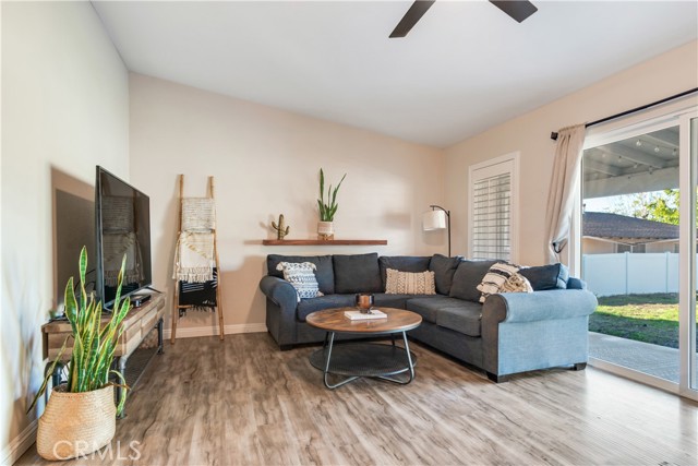 33278 Colorado, Yucaipa CA: https://media.crmls.org/medias/81099aa4-159b-4fcd-84a1-da301381de76.jpg