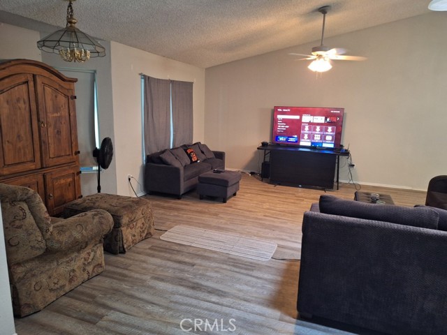 Detail Gallery Image 6 of 18 For 12415 5th Ave, Victorville,  CA 92395 - 3 Beds | 2 Baths