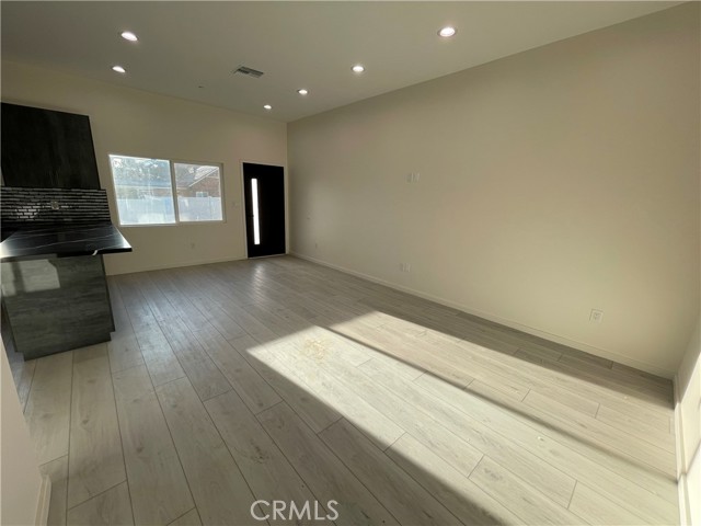 Detail Gallery Image 4 of 10 For 7932 Amestoy Ave, Van Nuys,  CA 91406 - 2 Beds | 1 Baths