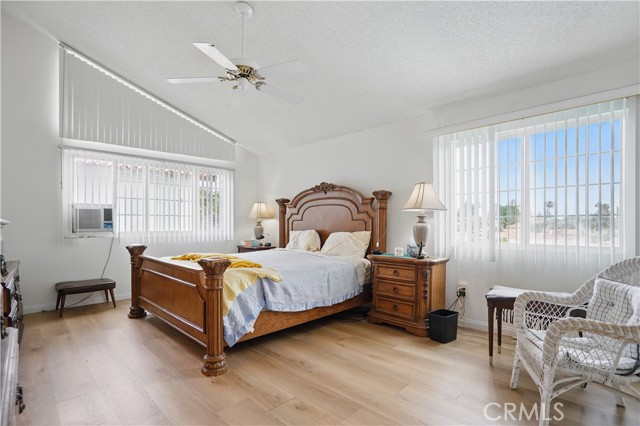 Image 16 of 55 For 11806 Thunderbird Avenue