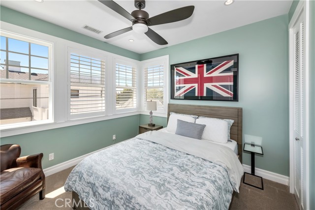 2905 Broad St, Newport Beach CA: https://media.crmls.org/medias/810a1822-0060-4316-9d02-915791b01534.jpg