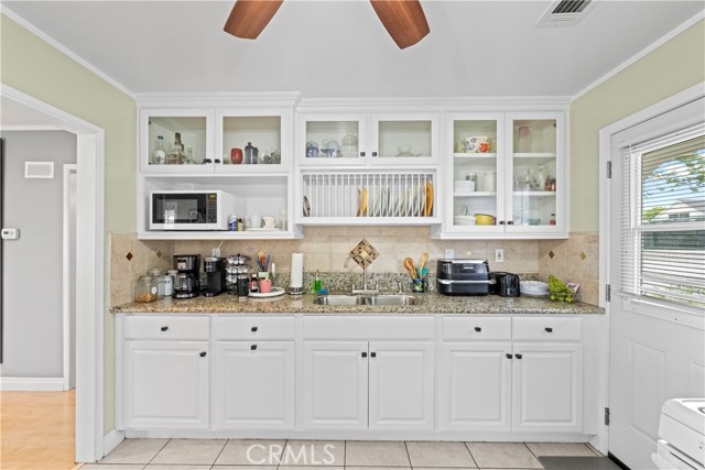 Detail Gallery Image 7 of 45 For 13003 El Moro Ave, La Mirada,  CA 90638 - 4 Beds | 2 Baths