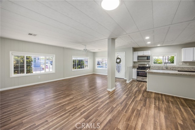 Detail Gallery Image 5 of 36 For 1186 Oakland Way, Corona,  CA 92882 - 2 Beds | 2 Baths