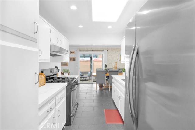 8381 E Hendrie Street, Long Beach CA: https://media.crmls.org/medias/810b932d-53ff-4a7f-845f-270ff3dfa7e3.jpg