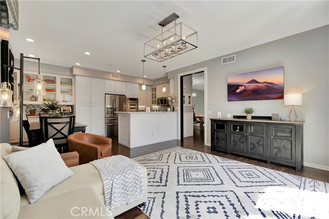 19281 Surf Drive, Huntington Beach CA: https://media.crmls.org/medias/810c3fd0-87d2-4de8-ba9e-6ee364dd738d.jpg