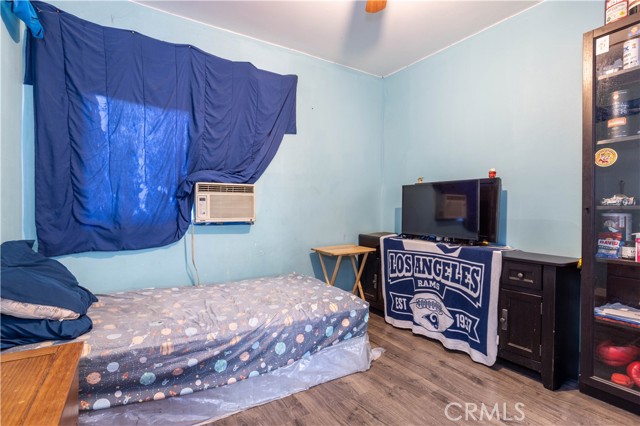 11044 Borden Avenue, Pacoima CA: https://media.crmls.org/medias/810c973e-6e77-45dd-aa5b-13e944aa2c1e.jpg