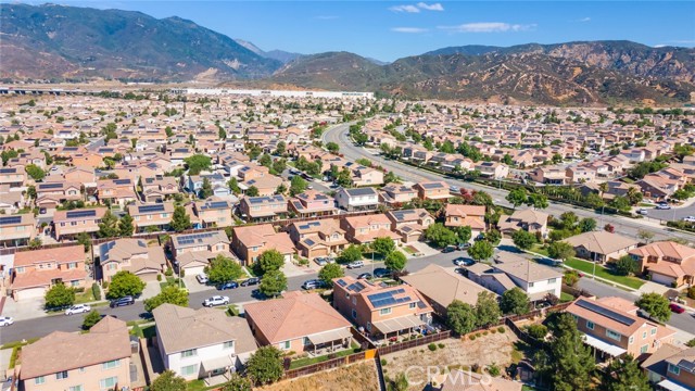 17973 Passionflower Lane, San Bernardino CA: https://media.crmls.org/medias/810cd2c1-e30f-4389-99e5-8325535a43d8.jpg