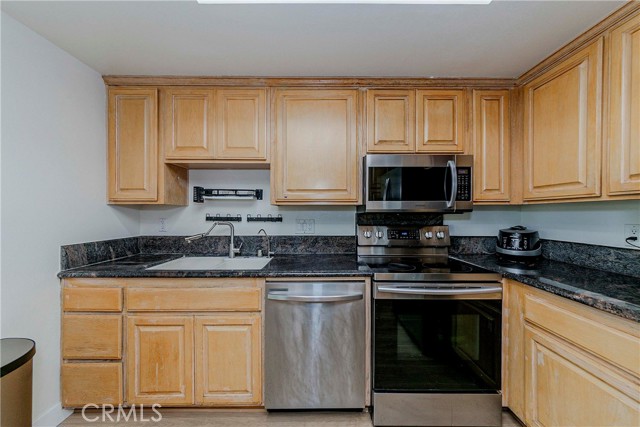 Detail Gallery Image 13 of 41 For 16325 Sierra Trail Ct, Hacienda Heights,  CA 91745 - 3 Beds | 3 Baths