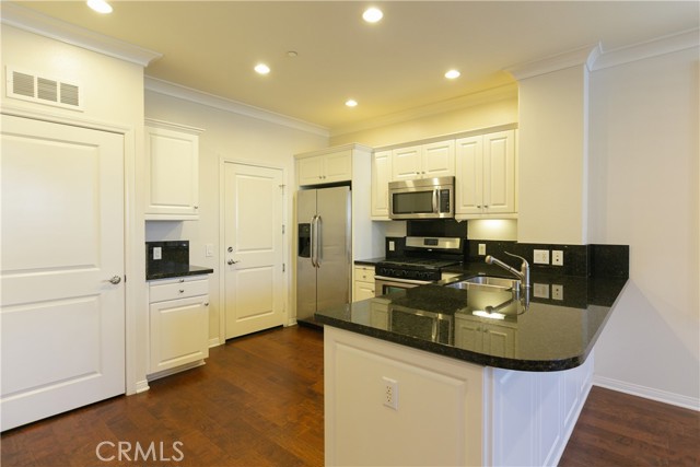 Detail Gallery Image 7 of 24 For 124 Coralwood, Irvine,  CA 92618 - 2 Beds | 1/1 Baths