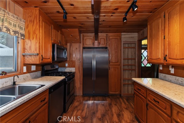 Detail Gallery Image 21 of 50 For 764 Crestwood, Big Bear Lake,  CA 92315 - 2 Beds | 2 Baths