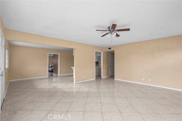 Detail Gallery Image 5 of 23 For 1320 White Ln, Bakersfield,  CA 93307 - 4 Beds | 2 Baths