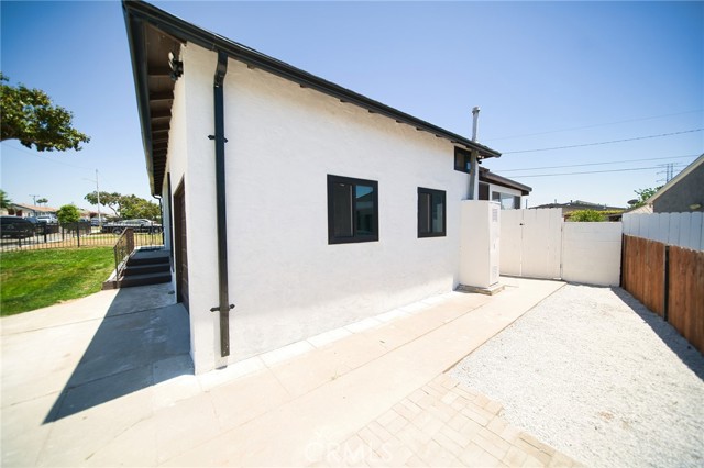 1336 W 118th Street, Los Angeles CA: https://media.crmls.org/medias/810ebfaa-8448-46b0-9370-276df2571fa2.jpg