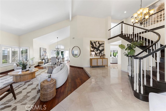 2712 N Roxbury Street, Orange CA: https://media.crmls.org/medias/810f2b0c-4b66-428b-9c46-c6bf2919c52a.jpg