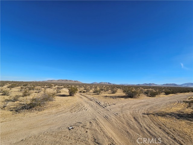 Detail Gallery Image 8 of 13 For 2 Navajo Rd, Apple Valley,  CA 92307 - – Beds | – Baths