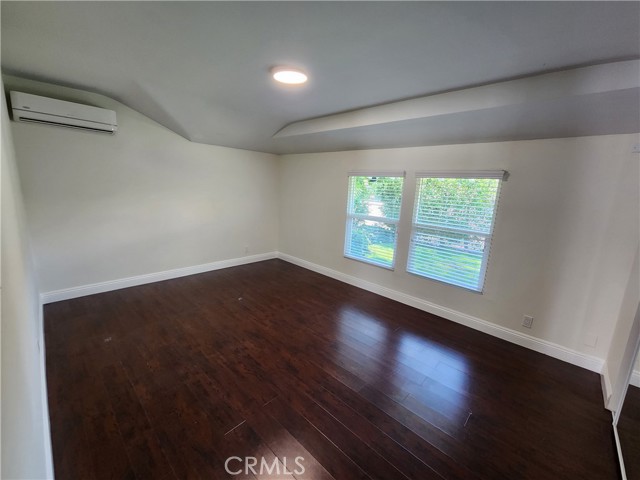 10450 Balboa Boulevard, Granada Hills CA: https://media.crmls.org/medias/81117e53-a809-4f6a-964a-f774810794d0.jpg