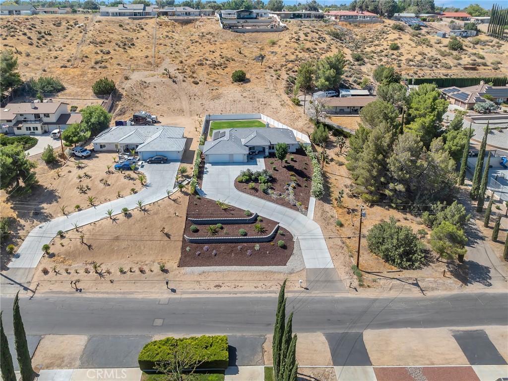 https://media.crmls.org/medias/811185c7-20ab-4352-a911-0a040ea244ac.jpg?preset=X-Large