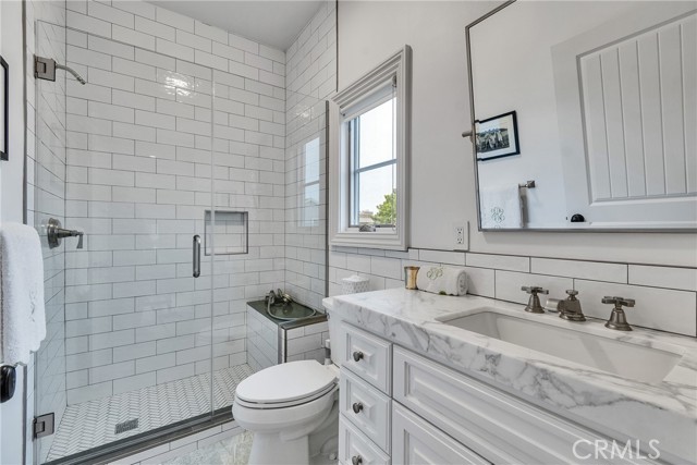 613 Larkspur Avenue, Corona del Mar CA: https://media.crmls.org/medias/811218e0-c23d-4a97-b6c4-f2710497db05.jpg